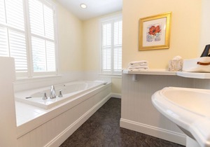 Charming downtown Edenton location with homemade breakfast daily