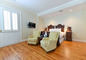 Charming downtown Edenton location with homemade breakfast daily