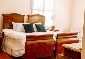 Charming downtown Edenton location with homemade breakfast daily