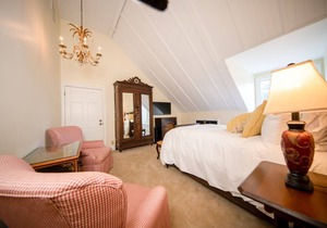 Charming downtown Edenton location with homemade breakfast daily
