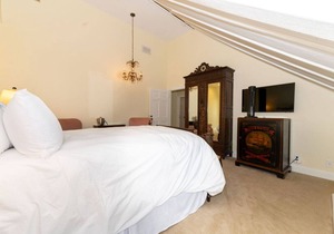 Charming downtown Edenton location with homemade breakfast daily