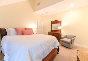 Charming downtown Edenton location with homemade breakfast daily