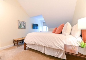 Charming downtown Edenton location with homemade breakfast daily