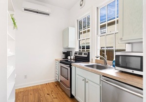 Charming Downtown Studio with Modern Amenities