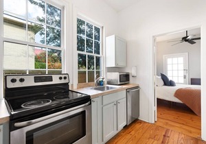 Charming Downtown Studio with Modern Amenities