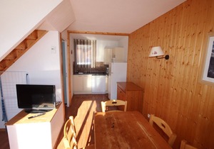 Charming Duplex Chalet in Le Hameau du Puy, Sleeps 6, Near Slopes, with Pool Access