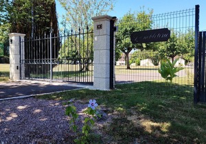 Charming Farmhouse Near Château de Valençay & Zoo de Beauval with Panoramic Views and Family Amenities