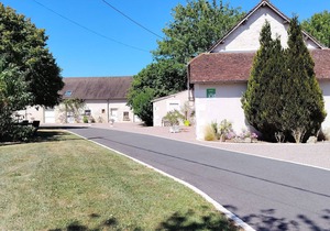 Charming Farmhouse Near Château de Valençay & Zoo de Beauval with Panoramic Views and Family Amenities