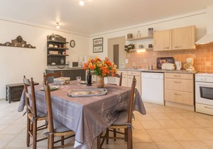 Charming Farmhouse with Pool, Garden, and Play Areas in Vallons-de-l'Erdre