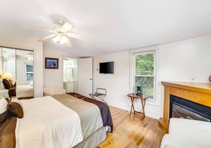 Charming First Floor Studio with Partial AC, WiFi, TV, and Electric Fireplace