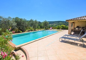 Charming cottage, centrally located in the village of Bédoin.