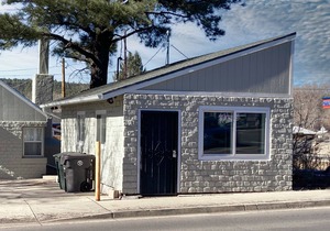 Charming getaway with a well-equipped kitchenette - walk to downtown, shopping