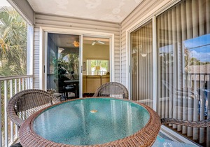 Charming getaway with a pool, WiFi, washer/dryers & two full kitchens