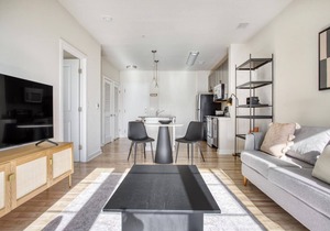 Charming H Street 1BR w/W/D & Gym, walk to Union Station, by Blueground