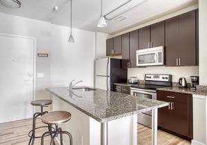 Charming H Street 1BR w/W/D & Gym, walk to Union Station, by Blueground