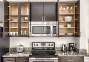 Charming H Street 1BR w/W/D & Gym, walk to Union Station, by Blueground