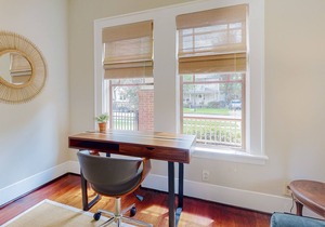 Charming, historical house w/WiFi, central AC, washer/dryer, pergola - Dogs OK