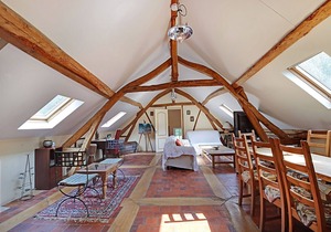 Charming Holiday Home in Raizeux near Forest