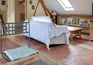 Charming Holiday Home in Raizeux near Forest