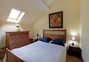 Charming Holiday Home in Raizeux near Forest