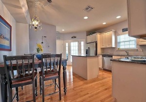CHARMING HOME IN HEART OF BEACH HAVEN LBI!