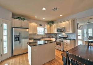 CHARMING HOME IN HEART OF BEACH HAVEN LBI!