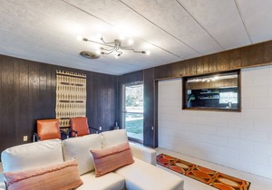 Charming home near the beach with retro vibe and high-speed WiFi - dogs welcome