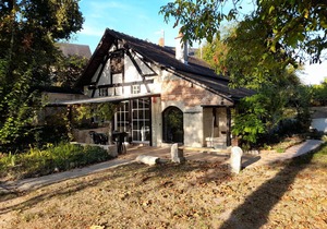 Charming House with Terrace & Garden, Near La Roche-Posay Town Center