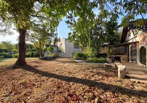 Charming House with Terrace & Garden, Near La Roche-Posay Town Center