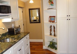 Charming Lanikai Cottage. Close to beach, A/C, parking.
