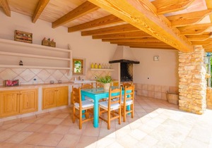 Charming luxury villa with large pool, free WiFi, in rural location
