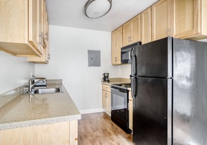 Charming Mountain View 2BR w/Pool & Gym, 5 min to Target, by Blueground