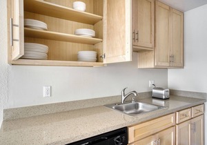 Charming Mountain View 2BR w/Pool & Gym, 5 min to Target, by Blueground