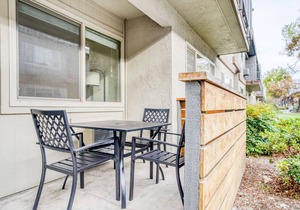 Charming Mountain View 2BR w/Pool & Gym, 5 min to Target, by Blueground