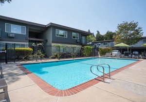 Charming Mountain View 2BR w/Pool & Gym, 5 min to Target, by Blueground