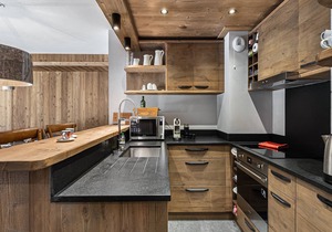 Charming New Apartment Near Pistes with Terrace and Ski-Room