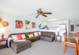 Charming Oceanfront Top Floor Condo at Wailua Bay with Stunning Views and Local Fisherman Sightings!