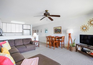 Charming Oceanfront Top Floor Condo at Wailua Bay with Stunning Views and Local Fisherman Sightings!