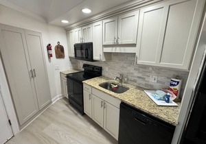 Charming Pet-Friendly Bungalow in Sea Pines – Walk to the Beach, Lagoon View