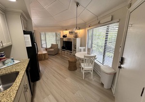 Charming Pet-Friendly Bungalow in Sea Pines – Walk to the Beach, Lagoon View