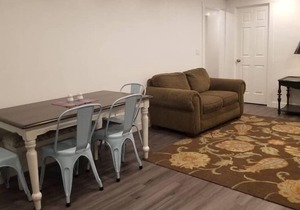 Charming PetFriendly QN Bed w/Private TV & Waffles