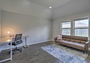 Charming Pflugerville Home about 25 Mi to Austin!