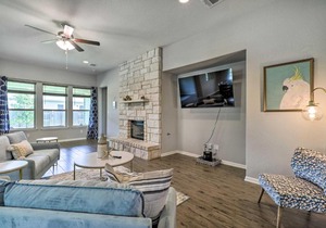 Charming Pflugerville Home about 25 Mi to Austin!