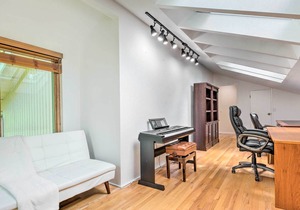Charming Redmond Home: 14 Mi to Dtwn Seattle!