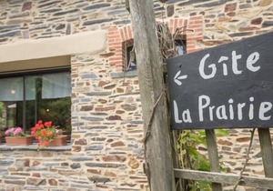 Charming Renovated Farmhouse with Private Garden, Wi-Fi, Bikes, and Family Amenities