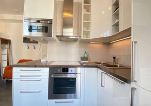 Charming Renovated Studio, Sleeps 4, Near Beach and Market