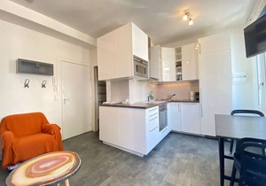 Charming Renovated Studio, Sleeps 4, Near Beach and Market