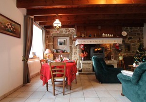 Charming Seaside Cottage for 4 with Fireplace, Garden, and Modern Amenities in Vicq-sur-Mer