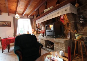 Charming Seaside Cottage for 4 with Fireplace, Garden, and Modern Amenities in Vicq-sur-Mer