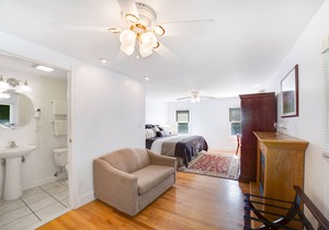 Charming Second Floor Studio with Partial AC, WiFi, TV, and Electric Fireplace